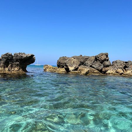Adelais Bay Hotel โปรทาราส ภายนอก รูปภาพ