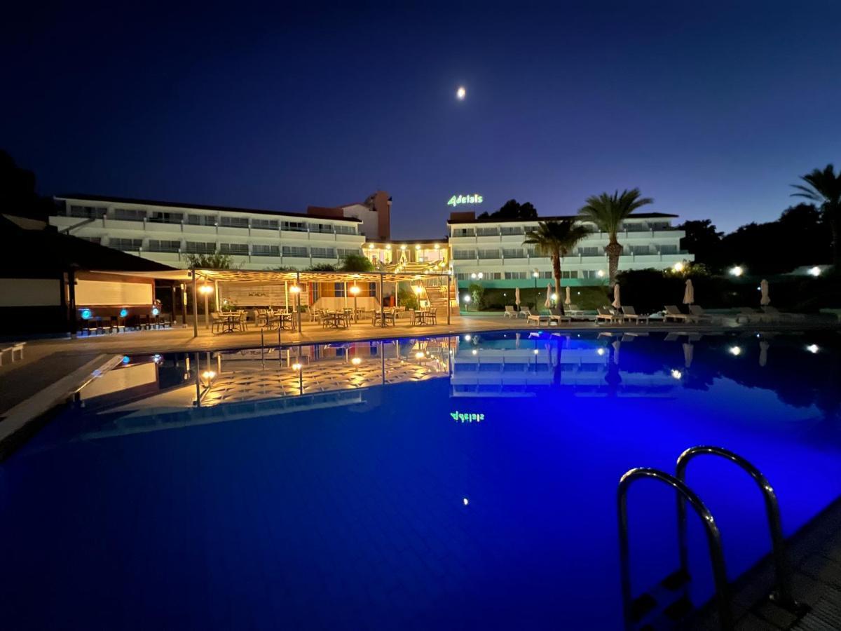 Adelais Bay Hotel โปรทาราส ภายนอก รูปภาพ