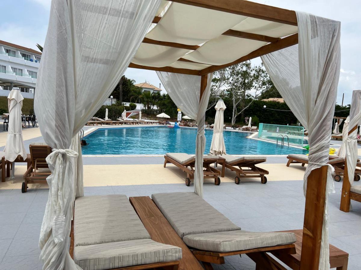 Adelais Bay Hotel โปรทาราส ภายนอก รูปภาพ