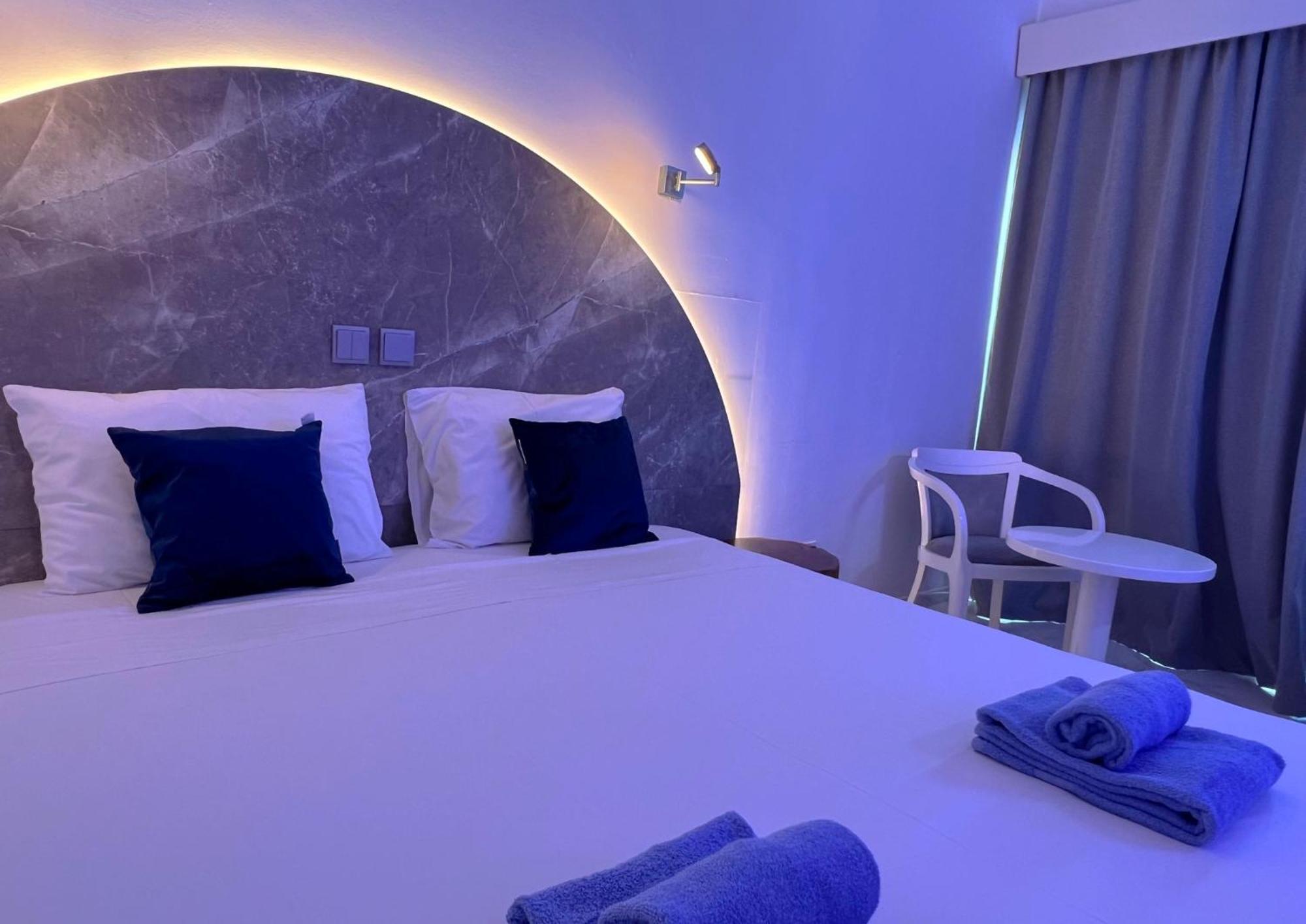 Adelais Bay Hotel โปรทาราส ภายนอก รูปภาพ